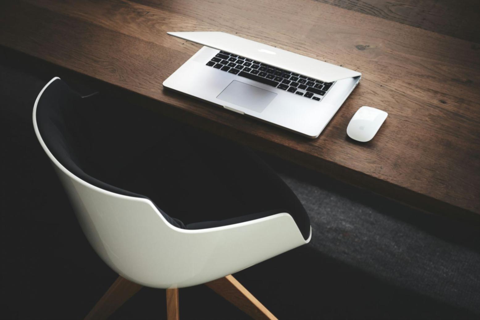 Kollaborative Arbeitsatmosphäre im vesutaeronaena Büro